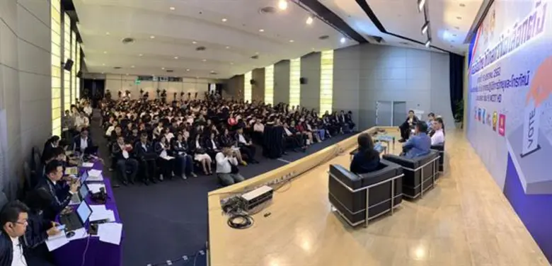 นักวิชาการชี้ ไทยไปไกลกว่าได้เลือกตั้งพร้อมก้าวทันโลกรัฐบาลใหม่เร่งปฏิรูปให้ประชาชนมีส่วนร่วม จากงานสัมมนา “มองเมืองไทย ให้ไกลกว่าได้เลือกตั้ง”