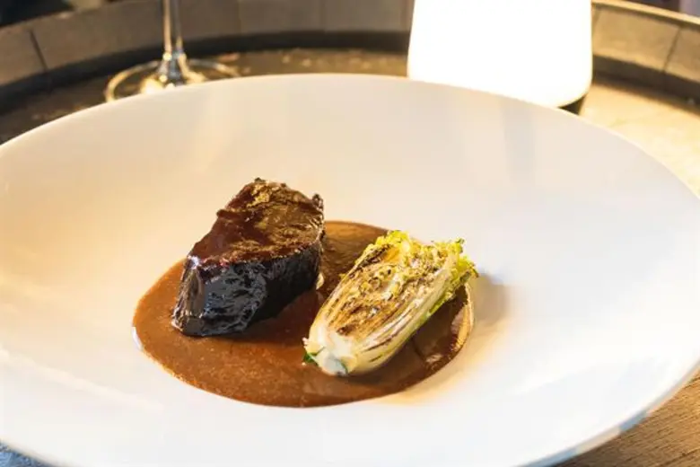 มื้อค่ำสุดพิเศษ 8 คอร์ส สำหรับคู่รัก เพีย...