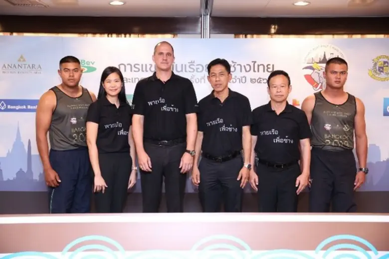 ทิม โบด้า (ที่ 3 จากซ้าย) ประธานคณะผู้จัด...