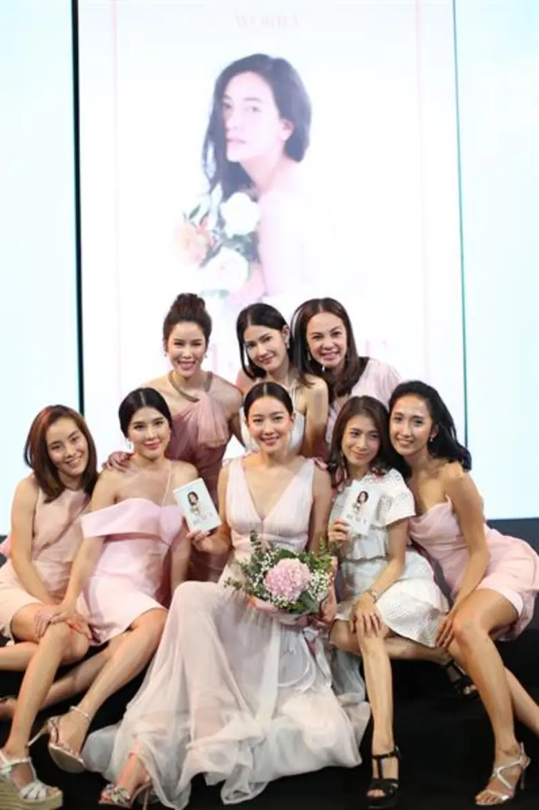 นุ่น วรนุช เปิดตัวผลิตภัณฑ์ใหม่ “BEAUT” ต๊อด ปิติ สามีหอบดอกไม้ให้กำลังใจ พี่น้องวงการแห่ยินดีแน่นงาน!