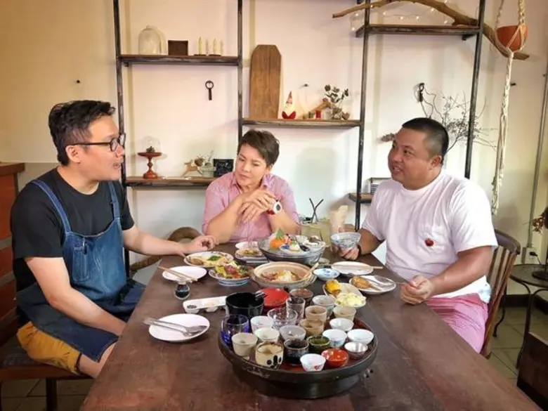 ทีวีไกด์: รายการ “แหม่ม บ๊อบ Let’s go” แหม่ม บ๊อบ: Let’s go พาชิม พากิน พาเที่ยว ที่ “ อารีย์ ’’