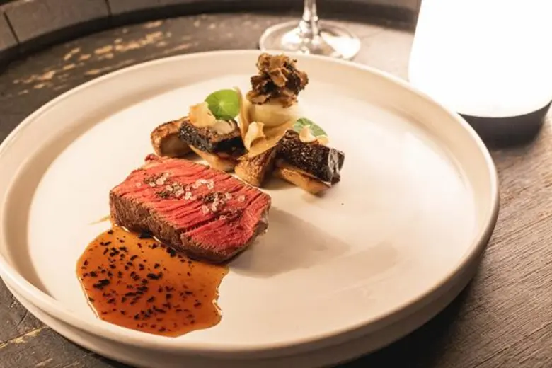 พบกับบรรยากาศแสนโรแมนติก บนชั้นดาดฟ้า และ...