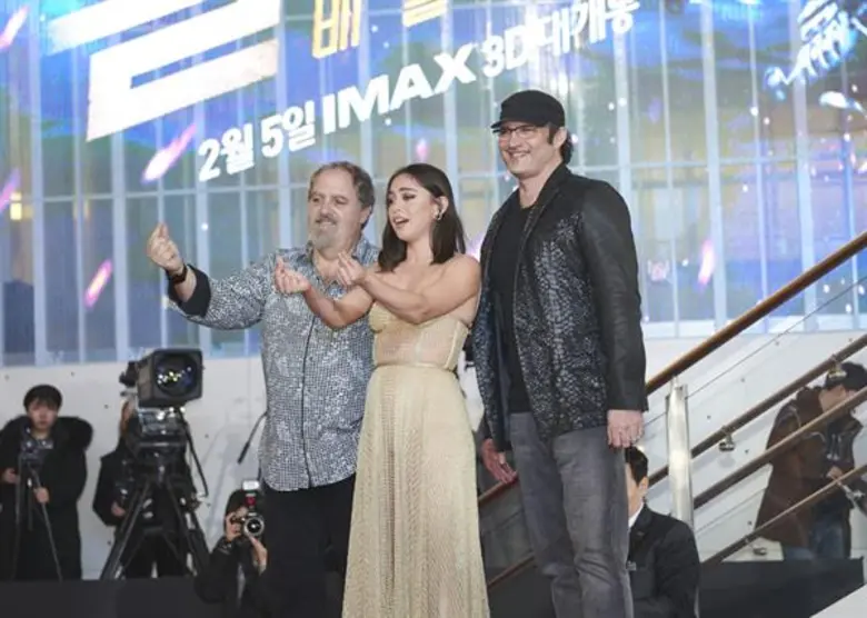 คริสตอฟ วอลท์ซ ลุยเดี่ยว! โปรโมท Alita: Battle Angel ที่ มาดริด ประเทศสเปน ขณะที่ โรซา ซาลาซาร์, โรเบิร์ต โรดริเซ และจอน แลนเดา ยังคงเดินสายพบปะแฟนๆ ที่กรุงโซล