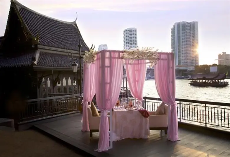 เชิญทุกคู่รักมาร่วมดื่มด่ำช่วงเวลาแห่งความสุขสุดแสนโรแมนติกริมแม่น้ำเจ้าพระยา พร้อมฉลองค่ำคืนวันวาเลนไทน์ไปกับดินเนอร์มื้อค่ำสุดพิเศษ ณ โรงแรมแชงกรี-ลา กรุงเทพฯ