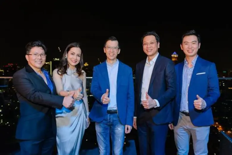 ปิติ ตัณฑเกษม (กลาง) ประธานเจ้าหน้าที่บริ...