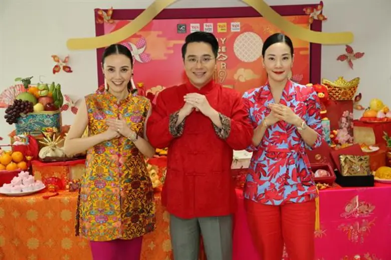 ท็อปส์ ต้อนรับเทศกาลตรุษจีนปีกุน ชวนช็อปชุดไหว้เอ็กซ์คลูซีฟเสริมมงคล จากภัตตาคารระดับรางวัลบิบ กูร์มองด์ หลากหลายของไหว้มงคลชั้นยอด พร้อมเคล็ดลับไหว้เจ้าเสริมบารมีความเฮงแบบ “อาจารย์ช้าง”