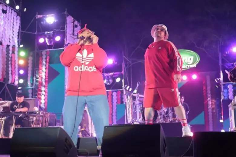 สนุกสุดชิลล์ไปเป็นที่เรียบร้อยแล้ว กับเทศ...