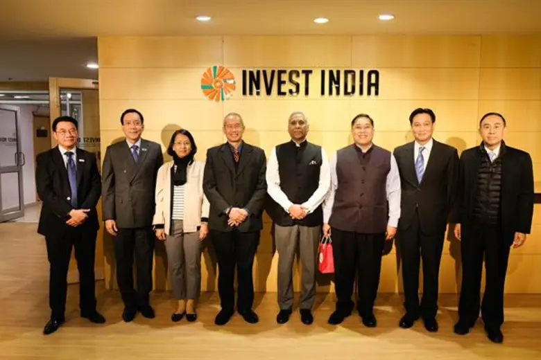 นายนพพร เทพสิทธา (ที่ 4 จากซ้าย) ประธานกร...