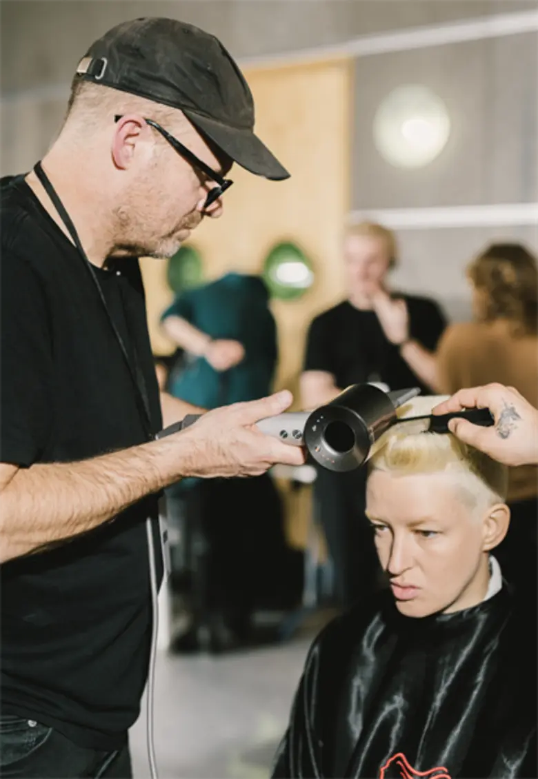 งานแฟชั่นโชว์ Vetements AW19 สไตล์ทรงผมโดย Gary Gill – บทสัมภาษณ์พิเศษ