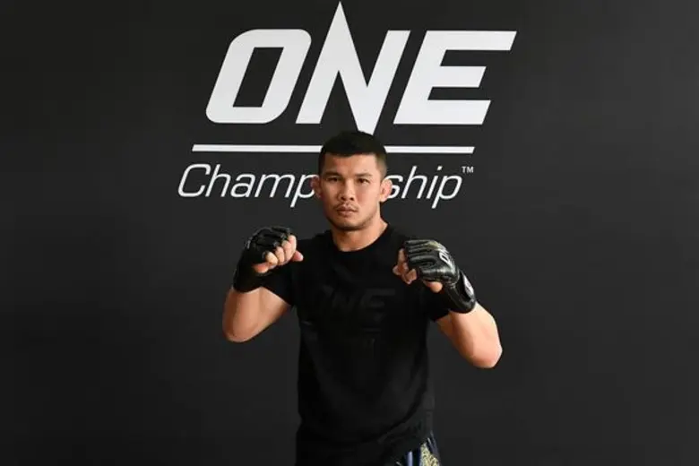 Six Thai representatives spearheaded by N...