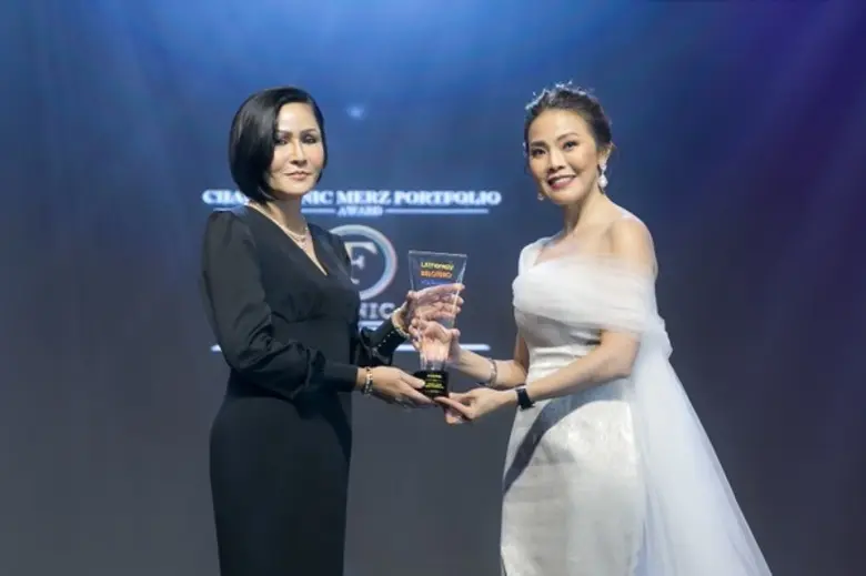 F Clinic ได้รับรางวัล ”Chain Clinic Merz Portfolio Award” สุดยอดคลินิคที่มียอดสั่งซื้อ Ulthera, Xeomin, Belotero มากที่สุดในปี 2018