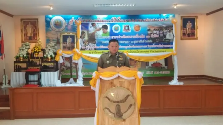 สำนักงานพัฒนาฝีมือแรงงานสกลนคร ร่วมกับกองบังคับการตำรวจภูธรจังหวัดสกลนคร เปิดฝึกอบรมช่างตัดผมให้บุคลากรตำรวจตามนโยบายรัฐมนตรีว่าการกระทรวงแรงงาน	