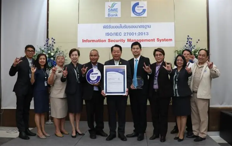 นายมงคล ลีลาธรรม กรรมการผู้จัดการ ธนาคารพ...