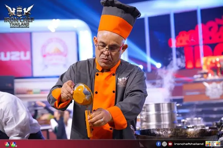 ทีวีไกด์: รายการ "เชฟกระทะเหล็ก ประเทศไทย"  “เชฟกระทะเหล็ก” เตาระอุ..ฉลองตรุษจีน “เชฟมอส” เปิดศึกขอท้าไขว้ข้ามรุ่น “เชฟป้อม”