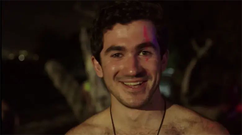 “ปันปัน” ลุ้นหนัก ภารกิจแรกไล่จูบผู้ชายทั่วหาด!!!