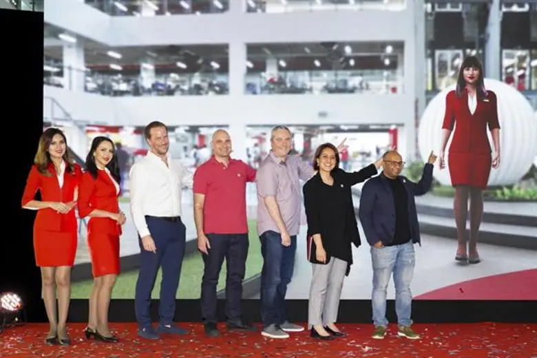 (ที่ 3 จากซ้าย) นายเคนเนธ แอนเดอร์สสัน หั...