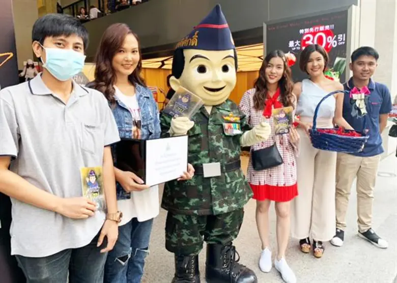 เปาวลี – ฮาย – เอิ้นขวัญ เชิญชวนอุดหนุนดอกป๊อปปี้ ช่วยเหลือทหารผ่านศึกและครอบครัว