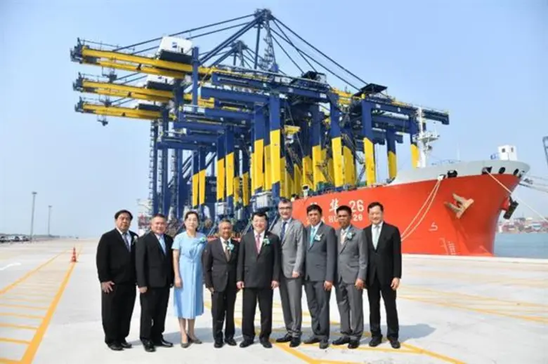 ในภาพ ดร. ไพรินทร์ ชูโชติถาวร รัฐมนตรีช่ว...