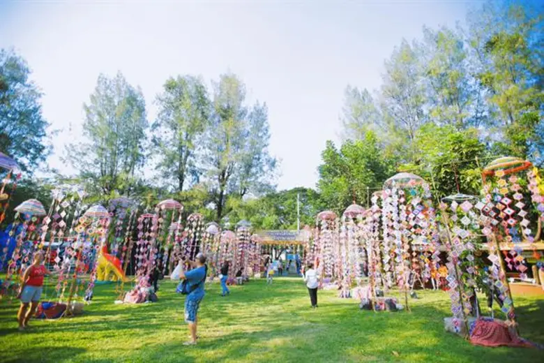 ทีวีไกด์: รายการ "สมุดโคจร On The Way" สัมผัสวิถีไทยเท่ 5 ภาค กับฝรั่ง “แดเนียล เฟรเซอร์” บุกเทศกาลเที่ยวเมืองไทย ณ. สวนลุมพินี