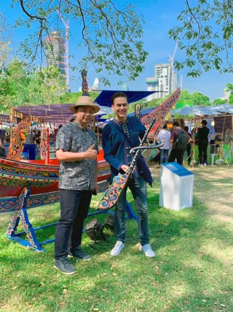 ทีวีไกด์: รายการ "สมุดโคจร On The Way" สัมผัสวิถีไทยเท่ 5 ภาค กับฝรั่ง “แดเนียล เฟรเซอร์” บุกเทศกาลเที่ยวเมืองไทย ณ. สวนลุมพินี