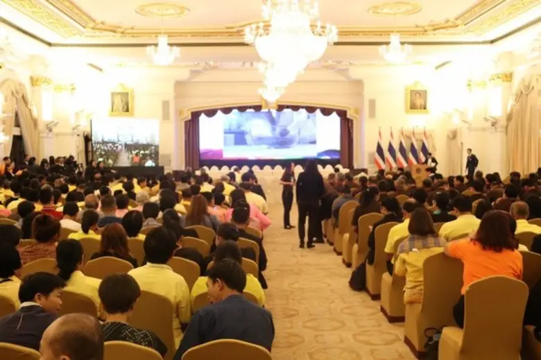 นายกรัฐมนตรีพบเกษตรกร วิสาหกิจชุมชนรายย่อย กลุ่มบริหารจัดการน้ำชุมชน กลุ่มประชารัฐรักสามัคคี เพื่อใช้ วทน. ลดความเหลื่อมล้ำ สร้างความมั่นคง มั่งคั่ง และยั่งยืน แก่เศรษฐกิจฐานราก