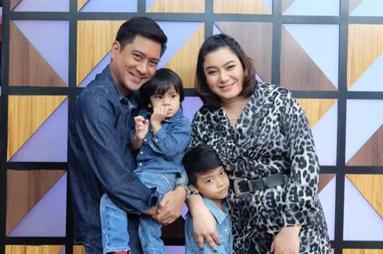 “หนุ่ม-ฝ้าย” จับมือฝ่าดราม่าท้องก่อนแต่ง เข็ดรัก ไร้งาน!!!