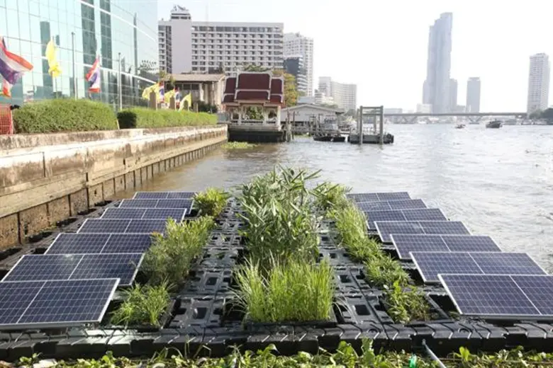 SCG partners up with the Netherlands Embassy and Shma to showcase the “Innovative Floating Park,” a floating solar farm that adds green spaces and generate clean power, in Bangkok Design Week 2019