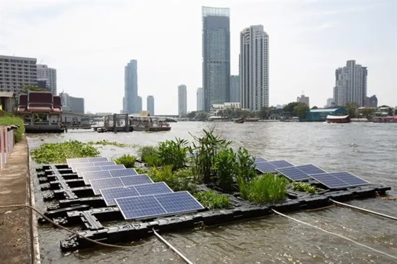 SCG partners up with the Netherlands Embassy and Shma to showcase the “Innovative Floating Park,” a floating solar farm that adds green spaces and generate clean power, in Bangkok Design Week 2019