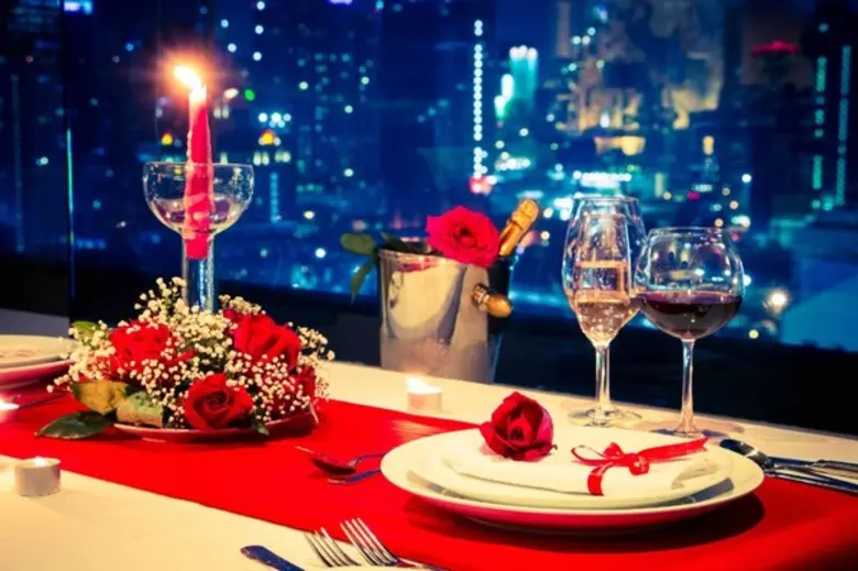 ห้องอาหารสกายเลาจน์ ชั้น 24 โรงแรมโกลเด้น ทิวลิป ซอ...