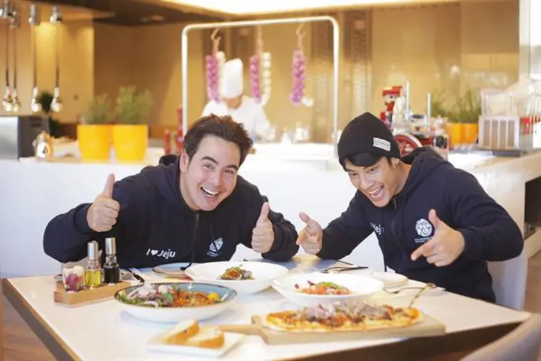 ทีวีไกด์: รายการ "สมุดโคจร On The Way" เที่ยวเกาหลีสุดฟิน อินเจจู