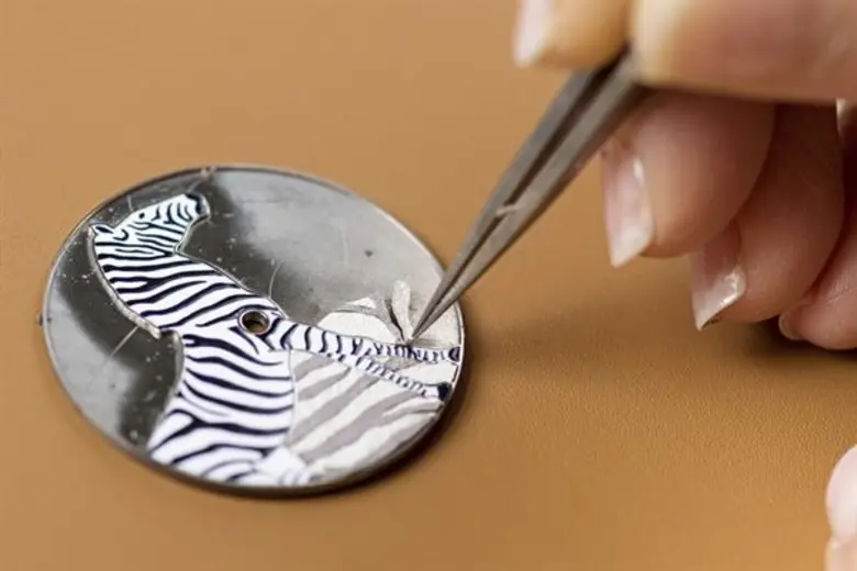 (Hermes watch): ศิลปะแห่งการตัดต่อผืนหนัง