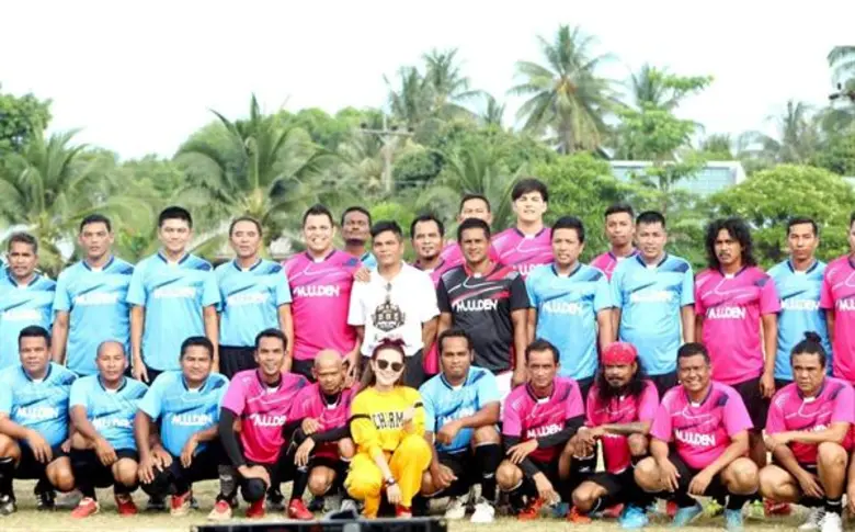 นอกจากจะขยันทำมาหากินทั้งรับราชการทหาร ไป...