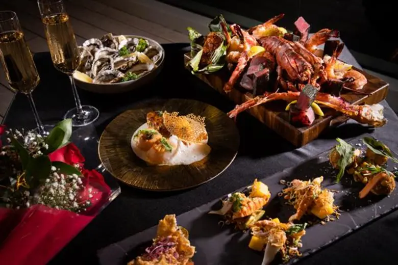 เฉลิมฉลองวันวาเลนไทน์ ณ แอตติจูด รู้ฟท้อปบาร์ แอนด์ เรสเตอรองท์ ในวันพฤหัสบดีที่ 14 กุมภาพันธ์ 2562