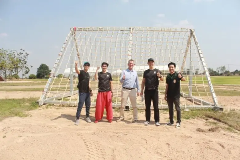 มร.โทมัส แท็ปเคน กรรมการผู้จัดการ พัฒนากอ...