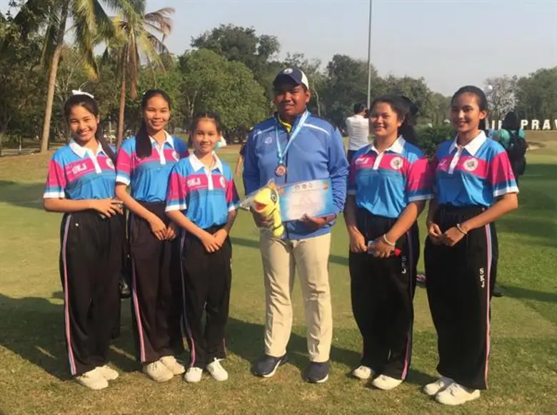 ดร.สุรวุฒิ ยัญญลักษณ์ ผู้อำนวยการโรงเรียน...