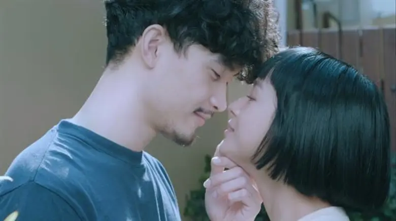 “เฟิน”สาวคูลสุดชิค!! ตามหาคนรักใน MV “คนที่ฉันรอ” ซิงเกิ้ลใหม่ “มน Room39” จากซีรีส์ “รสรินล่าแวมไพร์”