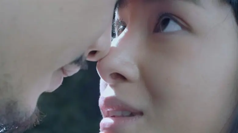 “เฟิน”สาวคูลสุดชิค!! ตามหาคนรักใน MV “คนที่ฉันรอ” ซิงเกิ้ลใหม่ “มน Room39” จากซีรีส์ “รสรินล่าแวมไพร์”