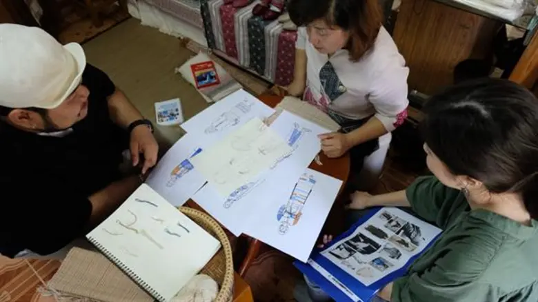 บริติช เคานซิล ผุดโครงการ “Crafting Futures” สนับสนุนงานคราฟต์ทั่วโลก ดึงเสน่ห์ “ผ้าทอไทลื้อ” ความท้าทายภูมิปัญญาหัตถกรรมในยุคโลกาภิวัฒน์