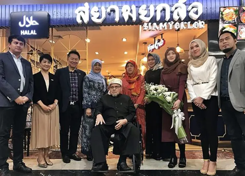 ผู้บริหารศูนย์การค้าเอ็ม บี เค เซ็นเตอร์ ...