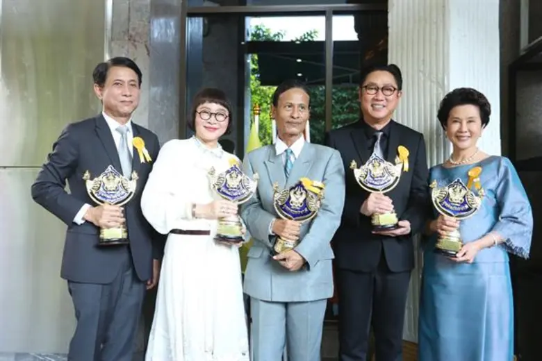 คณะกรรมการเครือข่ายส่งเสริมสังคมไทย โดย น...