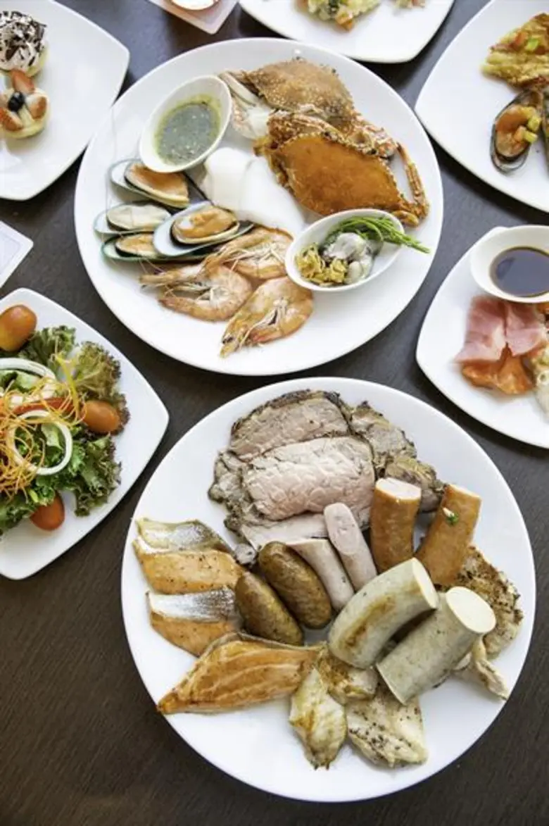 เติมเต็มค่ำคืนวันวาเลนไทน์ด้วยดินเนอร์บุฟเฟ่ต์มื้อพิเศษ ณ โรงแรมแคนทารี กบินทร์บุรี