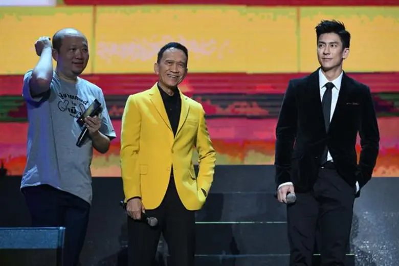 จบอย่างสวยงาม ศิลปิน แขกเซอร์ไพร์สอัดแน่นด้วยคนหล่อ แฟนเพลงรับความสุขเต็มอิ่ม บอย โกสิยพงษ์ ทุ่มสุดตัวสร้างสรรค์ทุกซีนโชว์ด้วยหัวใจในคอนเสิร์ตปิดไตรภาคฉลอง 50 ปี