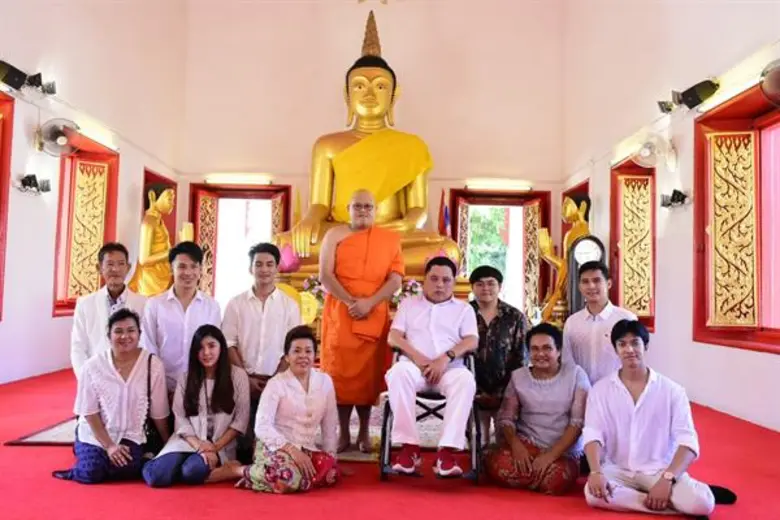 ศิลปินนักร้องหนุ่ม โดม-จารุวัฒน์ เชี่ยวอร...