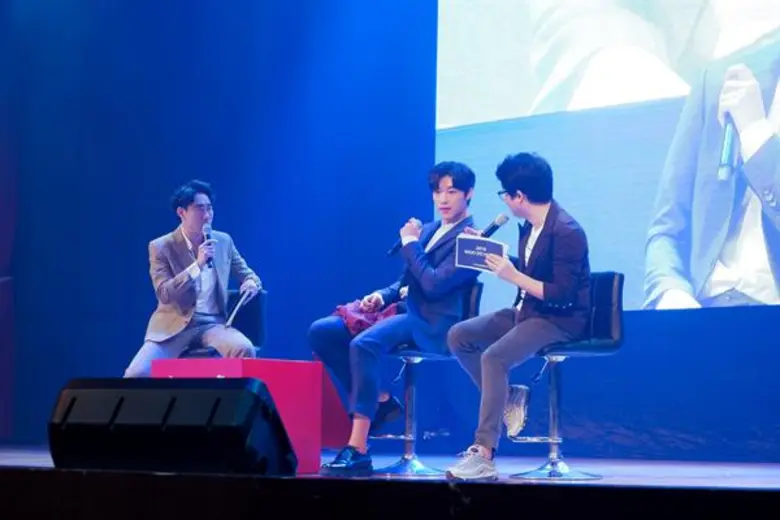 ครั้งแรกในประเทศไทยกับแฟนมีทติ้งของพระเอก...