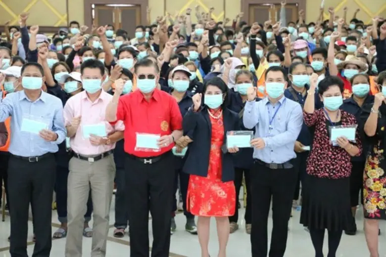 นายสมนึก ธนเดชากุล นายกเทศมนตรีนครนนทบุรี...