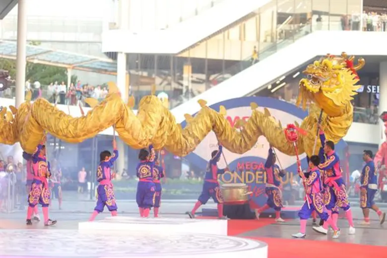 ต่อ – ธนภพ รับบทจักรพรรดิ์จีนผู้ยิ่งใหญ่  ในโชว์พิเศษฉลองตรุษจีนมหามงคล พร้อม 3 คณะมังกรดัง ในงาน “เมกา วันเดอร์ฟูล ไชนีส 2019” ณ ศูนย์การค้าเมกาบางนา