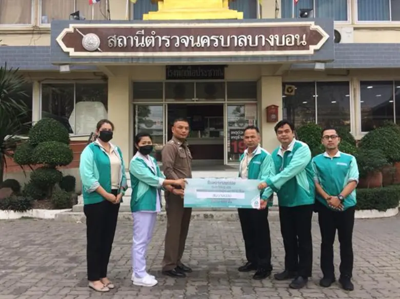 นายบุญชอบ เหลืองขมิ้น (ที่ 3 จากขวา) ผู้จ...