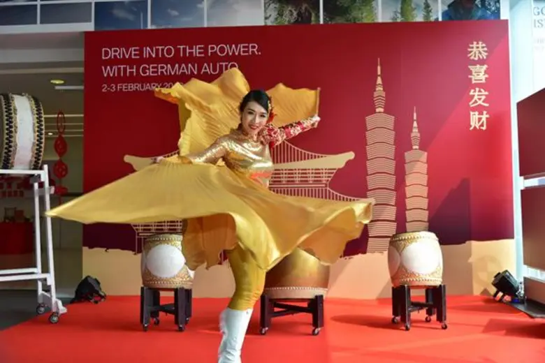 เยอรมัน ออโต้ ชวนอาเล็ก ธีรเดช ฉลองตรุษจีนให้ลูกค้าอย่างยิ่งใหญ่