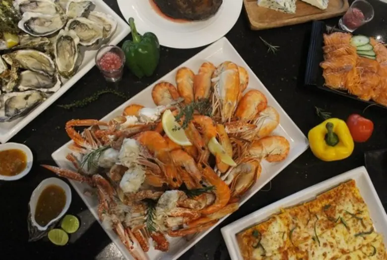 ห้องอาหาร เดอะสเตชั่น โรงแรมเมอร์เคียว กร...