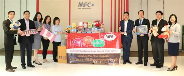 นายลิม ชอง บุน เดนนิส (ที่ 3 จากขวา) กรรม...